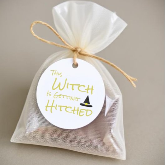 Étiquettes Cadeau Cette Sorcière Est En Train D'Être Hachée