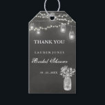 Étiquettes-cadeau Chalkboard Mason Jar Fête des mariées Favoriser le<br><div class="desc">Jolie chaîne de lumières de bocal de mason sur l'arrière - plan de tableau noir. Collection correspondante dans le magasin Little Bayleigh.</div>