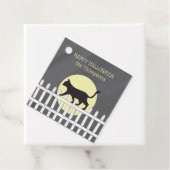 Étiquettes Cadeau Chat noir éffrayant sur la clôture de poche (En situation)