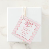 Étiquettes Cadeau "Cherry First" Anniversaire Pink Stripe Bow Merci (En situation)