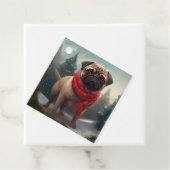 Étiquettes Cadeau Chien de carlin en Noël de neige (En situation)