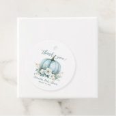 Étiquettes Cadeau Citrouille bleu automne Baby shower d'Eucalyptus F (En situation)