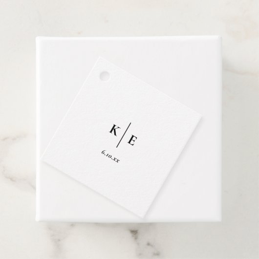 Étiquettes Cadeau classique Monogramme de mariage  (En situation)