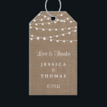 Étiquettes-cadeau Collection de Mariages Rustic Burlap<br><div class="desc">Simple mais élégant, les lampes à cordes de la collection rustique mariage burlap est un design étonnant avec de belles lumières à cordes blanches suspendues sur un arrière - plan effet burlap, qui est parfait pour toute célébration mariage rustique. Ces étiquettes cadeau peuvent être personnalisées pour votre occasion spéciale et...</div>