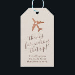 Étiquettes-cadeau Copper Sepia Romantic Avion Voyage Favoriser<br><div class="desc">Un faux avion en feuille de cuivre avec un design de coeur sur une étiquette de faveur élégante qui sera très bien sur les sacs cadeaux d'hôtel d'invités mariages, cadeaux de fête de mariée et faveurs de fête. Idéal pour les mariages et les fêtes d'aviation et de voyage ! Découvrez...</div>