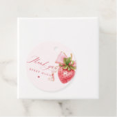 Étiquettes Cadeau Coquette Berry Baby shower doux (En situation)