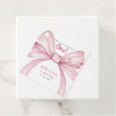 Étiquettes Cadeau Coquette Bow rose Premier anniversaire (En situation)