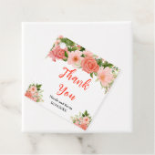 Étiquettes Cadeau Coral Red Roses with Foliage (En situation)