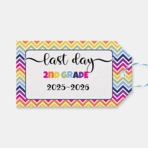 Étiquettes-cadeau dernière journée de 2e année de panneau d'accessoi