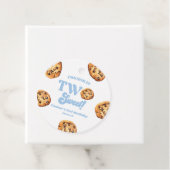 Étiquettes Cadeau Deux biscuits sucrés et du lait 2e anniversaire (En situation)