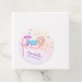 Étiquettes Cadeau Donut Two Sweet 2nd Birthday Paper Cups (En situation)