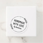 Étiquettes Cadeau Doodle Wreath fait main avec amour (En situation)