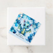 Étiquettes Cadeau Dragon mignon avec Ballons Bleus Baby shower garço (En situation)