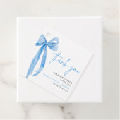 Étiquettes Cadeau Dusty Blue Bow Elle Attache le Nœud Réception de M (En situation)