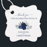 Étiquettes Cadeau Dusty Blue & Navy Roses Elégant Merci de mariage<br><div class="desc">Ces belles étiquettes de faveur sont parfaites pour remercier les invités spéciaux ou les membres de votre mariage. Elles présentent un beau design boho chic rustique avec vos noms et la date mariage avec un joli ensemble de roses aquarelles peints à la main et feuillage dans les tons bleu poussiéreux,...</div>