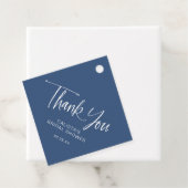 Étiquettes Cadeau Dusty Blue White Calligraphy Script Thank You  (En situation)