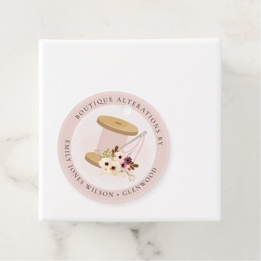 Étiquettes Cadeau Elégant Aiguille Broussaillée Aiguille Flore Tailo (En situation)