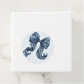 Étiquettes Cadeau Elegant Blue Striped Bow Baby Shower (En situation)
