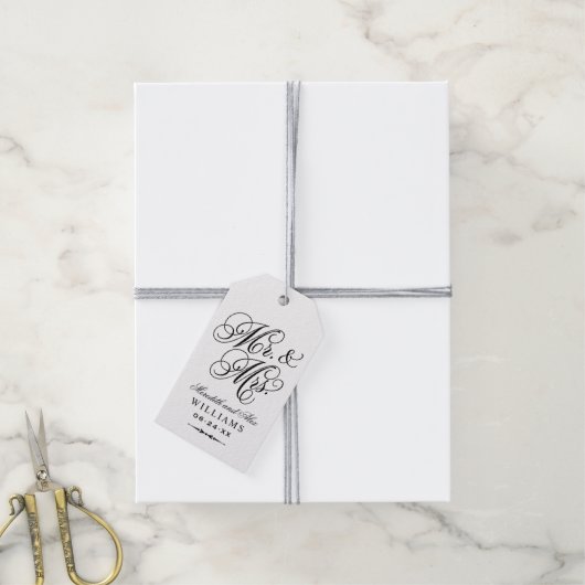 Étiquettes-cadeau Elegant Kraft Mr et Mrs Script Custom Monogramme (Avec de la ficelle)