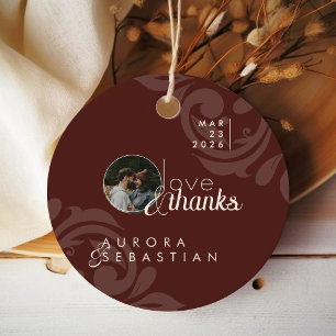 Étiquettes Cadeau Elégant Mariage photo en acajou rouge Damas ronde