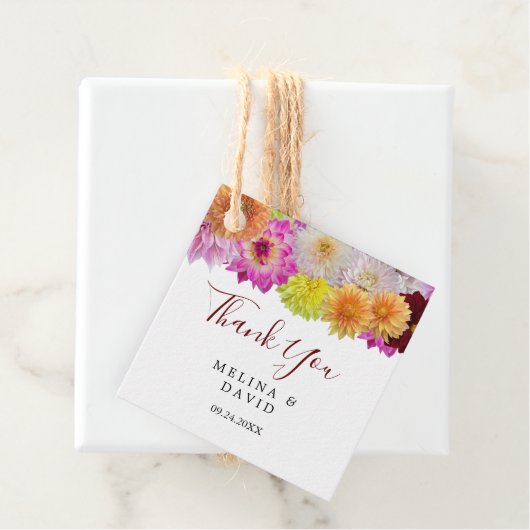 Étiquettes Cadeau Elégant Merci Dahlia Florals (En situation)