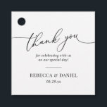 Étiquettes Cadeau Elégant noir et blanc Faveurs Merci<br><div class="desc">Conçu pour se coordonner avec notre collection Romantic Script mariage, ce tag personnalisable, dispose d'un graphique de calligraphie merci, jumelé à une police serif classe en noir. Éléments correspondants disponibles.</div>