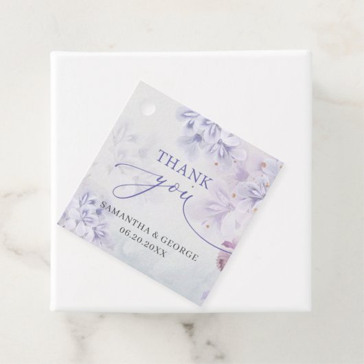 Étiquettes Cadeau Élégant pastel mauve fleurs mariage (En situation)