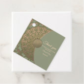 Étiquettes Cadeau Elégant Sage moderne vert & or classique mandala (En situation)