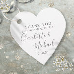 Étiquettes Cadeau Élégant Script Mariage Merci Coeur<br><div class="desc">Avec des noms de style signature,  cette élégante étiquette grise et blanche peut être personnalisée avec vos informations de remerciement spécial en lettres grises chic. Conçu par Thisisnotme©</div>