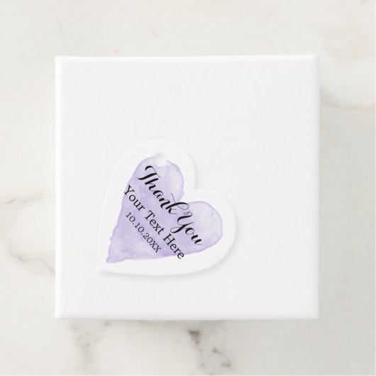 Étiquettes Cadeau Elégante couleur violet aquarelle amour forme coeu (En situation)
