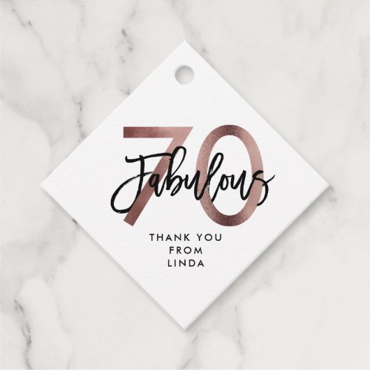 Étiquettes Cadeau Fabuleux 70e | Moderne Elegant Rose Gold Anniversa (Devant)