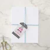 Étiquettes-cadeau Fast One Pink Race Car Premier Anniversaire (Avec de laficelle)