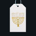 Étiquettes-cadeau Festif Menorah Hanoukka Céleste bougies Mariage<br><div class="desc">Faux bougies menorah en feuille d'or pour votre fête Hanoukka. Illustration de la menorah lunaire avec des étoiles blanches recouvertes de bougies célestes sur un socle de bougies menorah en faux or. Menorah élégant mariage étoilé Hanoukka illustrés cadeaux design et produits en papier.</div>