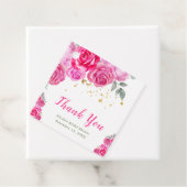 Étiquettes Cadeau Fête des mariées florale rose chaud (En situation)