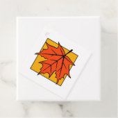 Étiquettes Cadeau Feuille d'érable orange d'automne (En situation)