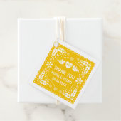 Étiquettes Cadeau Fiesta mariage inséparable de papillon jaune (En situation)