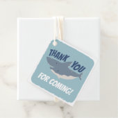 Étiquettes Cadeau Fintastic Happy Shark Birthday Merci (En situation)
