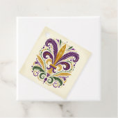 Étiquettes Cadeau Fleur de lis jaune et vert violet (En situation)