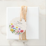 Étiquettes Cadeau Fleur sauvage Rustic Chic Floral Mariage campagnar<br><div class="desc">Célébrez votre histoire d'amour avec cette élégante marque de mariage florale avec un design de fleurs sauvages couleur aquarelle et script de calligraphie moderne. Parfait pour un mariage de jardin, une cérémonie en plein air ou une célébration boho rustique, ce design mêle des éléments floral fantaisistes à une élégance intemporelle....</div>