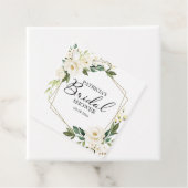 Étiquettes Cadeau Fleurs blanches vertes Fête des mariées géométriqu (En situation)