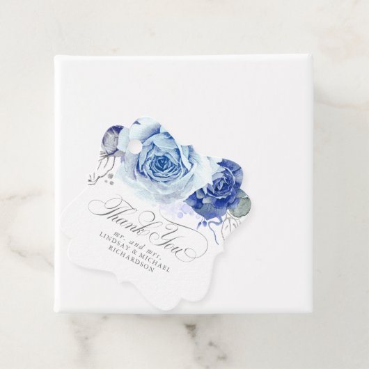 Étiquettes Cadeau Floral Dusty Blue Boho Wedding Thank You (En situation)