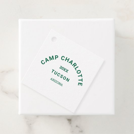 Étiquettes Cadeau Forest Green Camping Crest Camp Bachelorette (En situation)