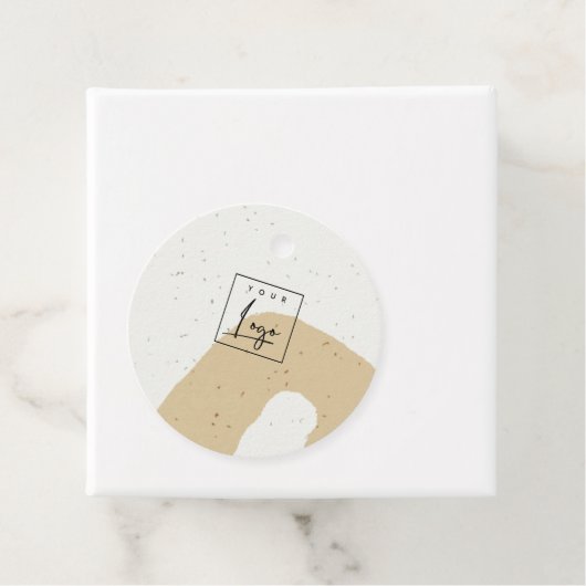 Étiquettes Cadeau Forme tachetée ocre jaune en céramique abstraite L (En situation)