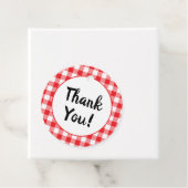 Étiquettes Cadeau Gingham Rouge et Blanc Merci (En situation)