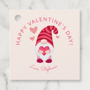 Étiquettes Cadeau Gnome mignonne tenant un coeur Saint Valentin