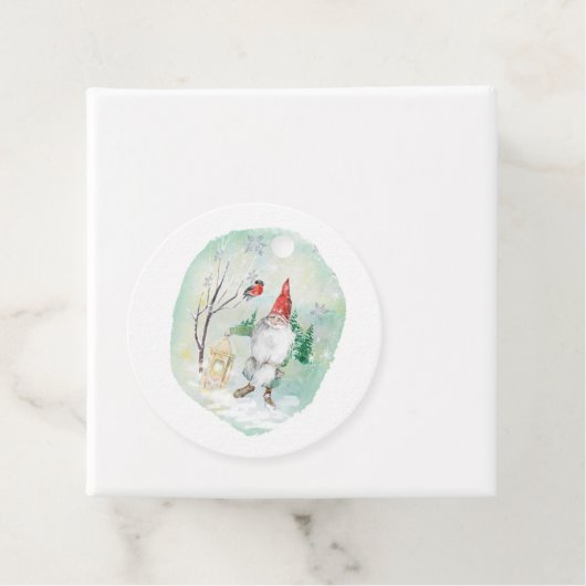 Étiquettes Cadeau Gnome scandinave de Noël (En situation)