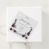 Étiquettes Cadeau Gothic Monogram Skull & Rose Wedding Thank You (En situation)