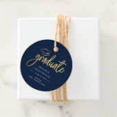Étiquettes Cadeau Graduation 2025 Navy Blue Script Custom (En situation)