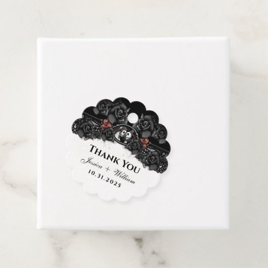 Étiquettes Cadeau Halloween Mariage noir blanc Skeletons ÉCHAPPÉS (En situation)