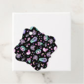 Étiquettes Cadeau Halloween pastel gothique apothecaire et cimetière (En situation)